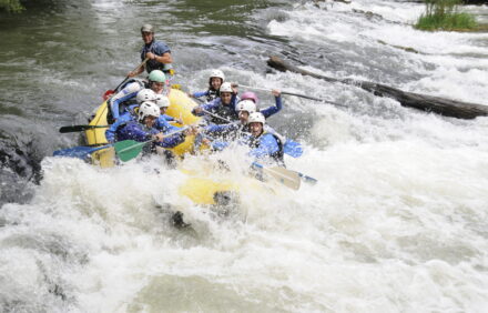 Rafting por el Alto Ebro.  Aventura, Adrenalina y Naturaleza